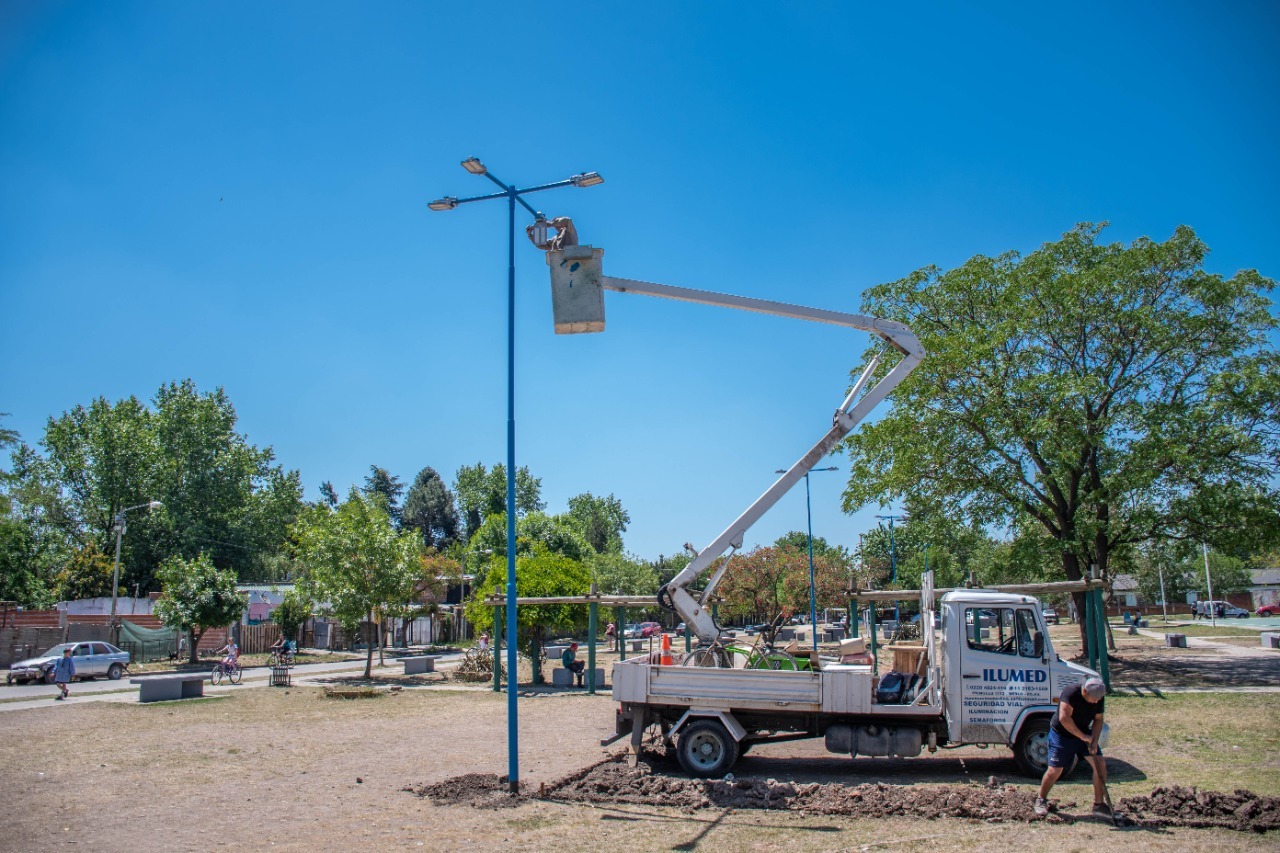 Instalación de luminaria en Independencia